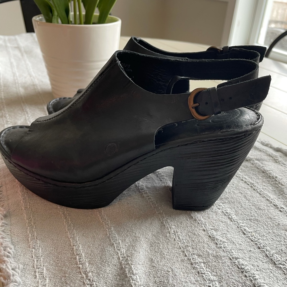 Born Leather open toe size 8